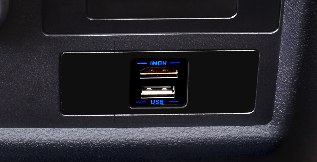 ビルトインUSB/HDMI接続ユニット同梱