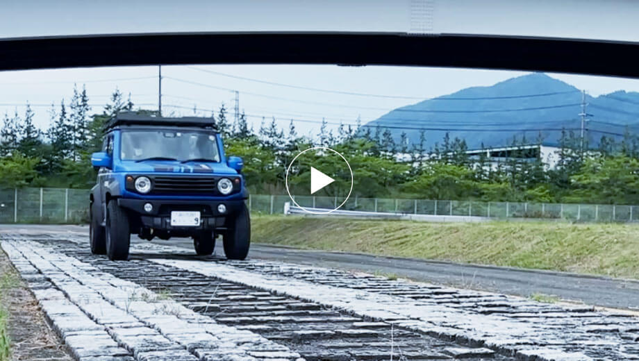 路面状況が悪い道でも、しっかり固定されてるから画面がずれること無く安心
