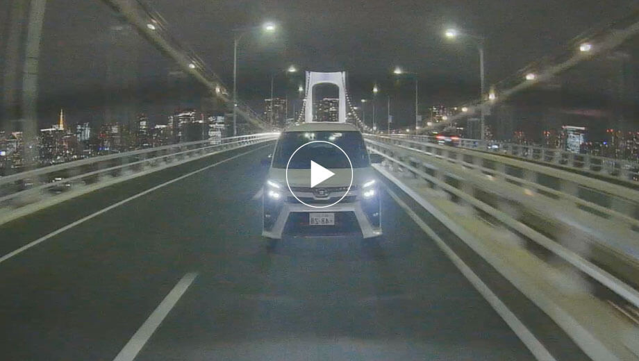 昼も夜もはっきりと映し出す高精細カメラ