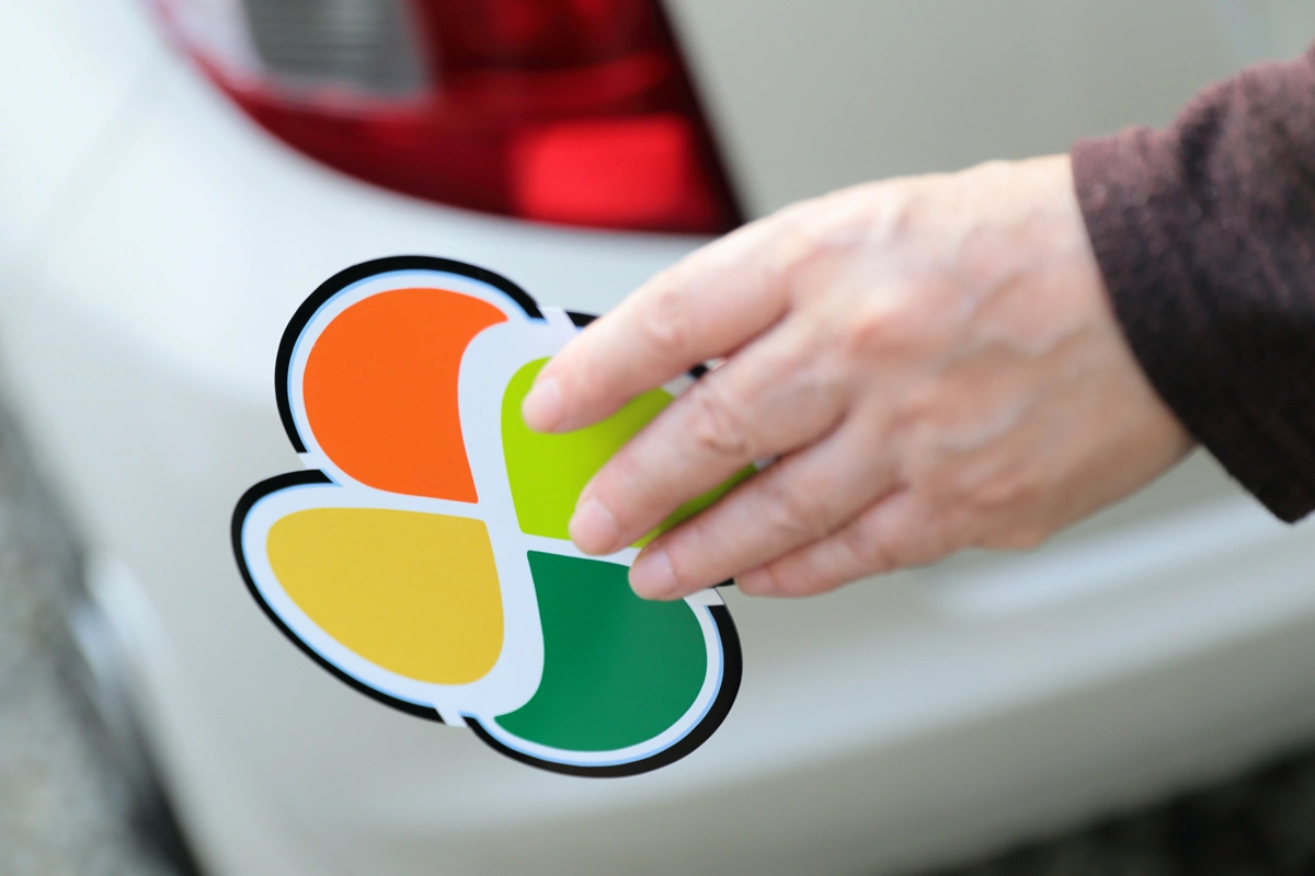 高齢な親の運転が不安なイメージ