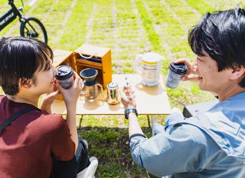 車に戻って2人だけのオープンカフェ